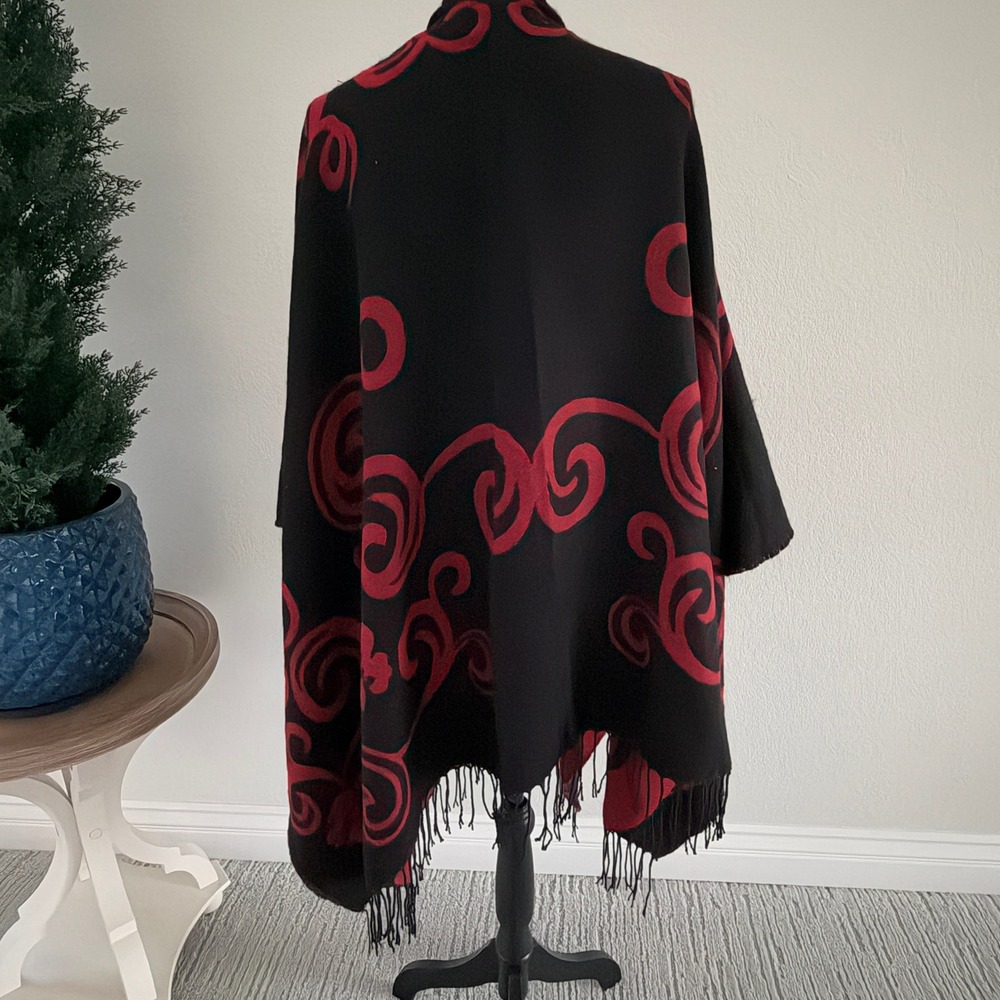 Marc New York‎ Reversible Poncho Women One Size Black Red Floral Scroll Wrap - Picture 3 of 11